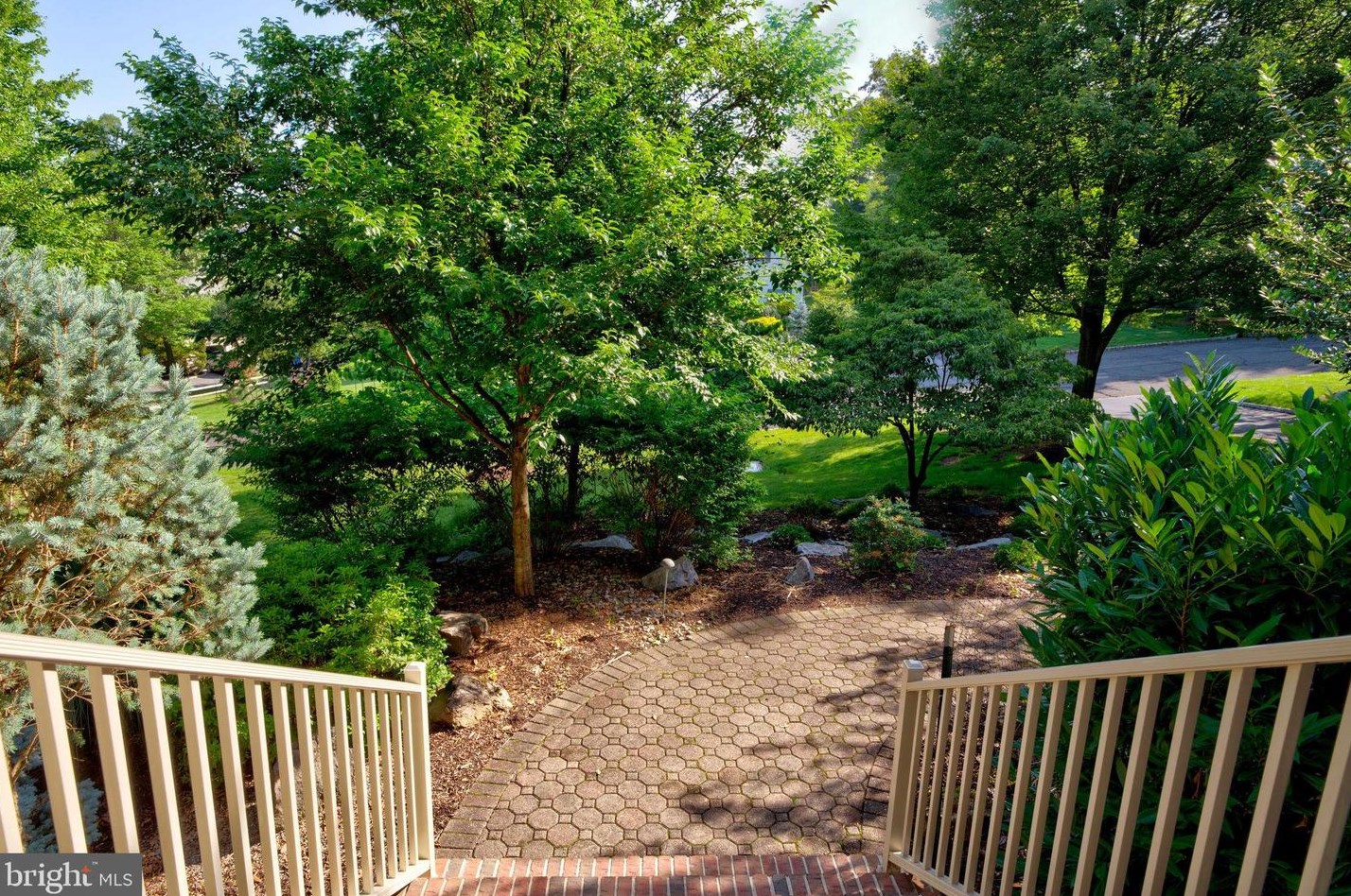 68 Murray Dr, Millstone NJ 08844-2542 exterior