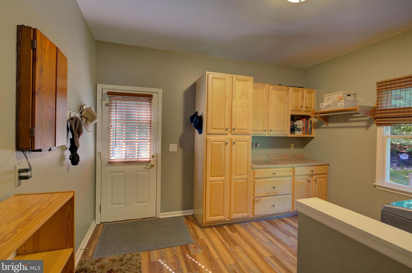 68 Murray Dr, Millstone NJ 08844-2542 exterior