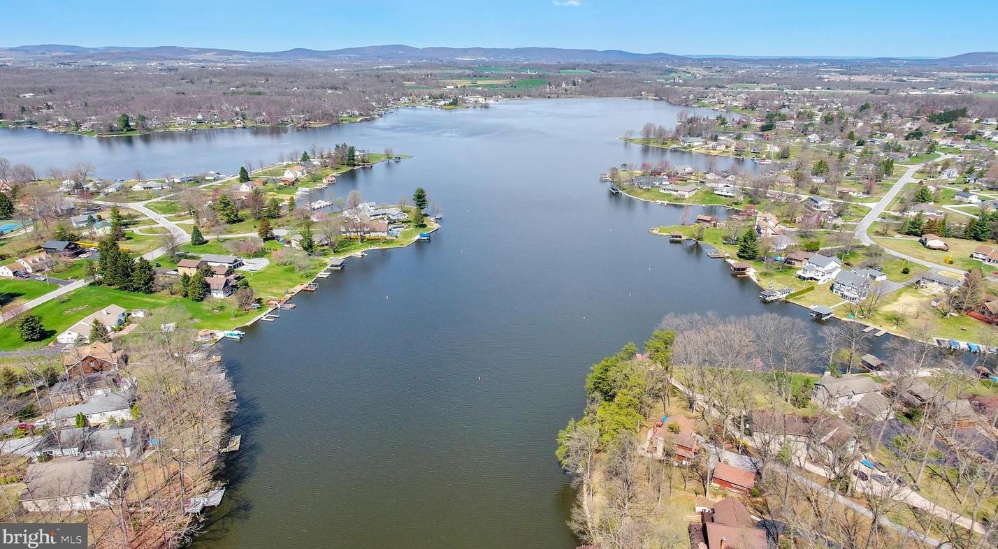 19 Bragg Dr, East Berlin PA  17316-9342 exterior