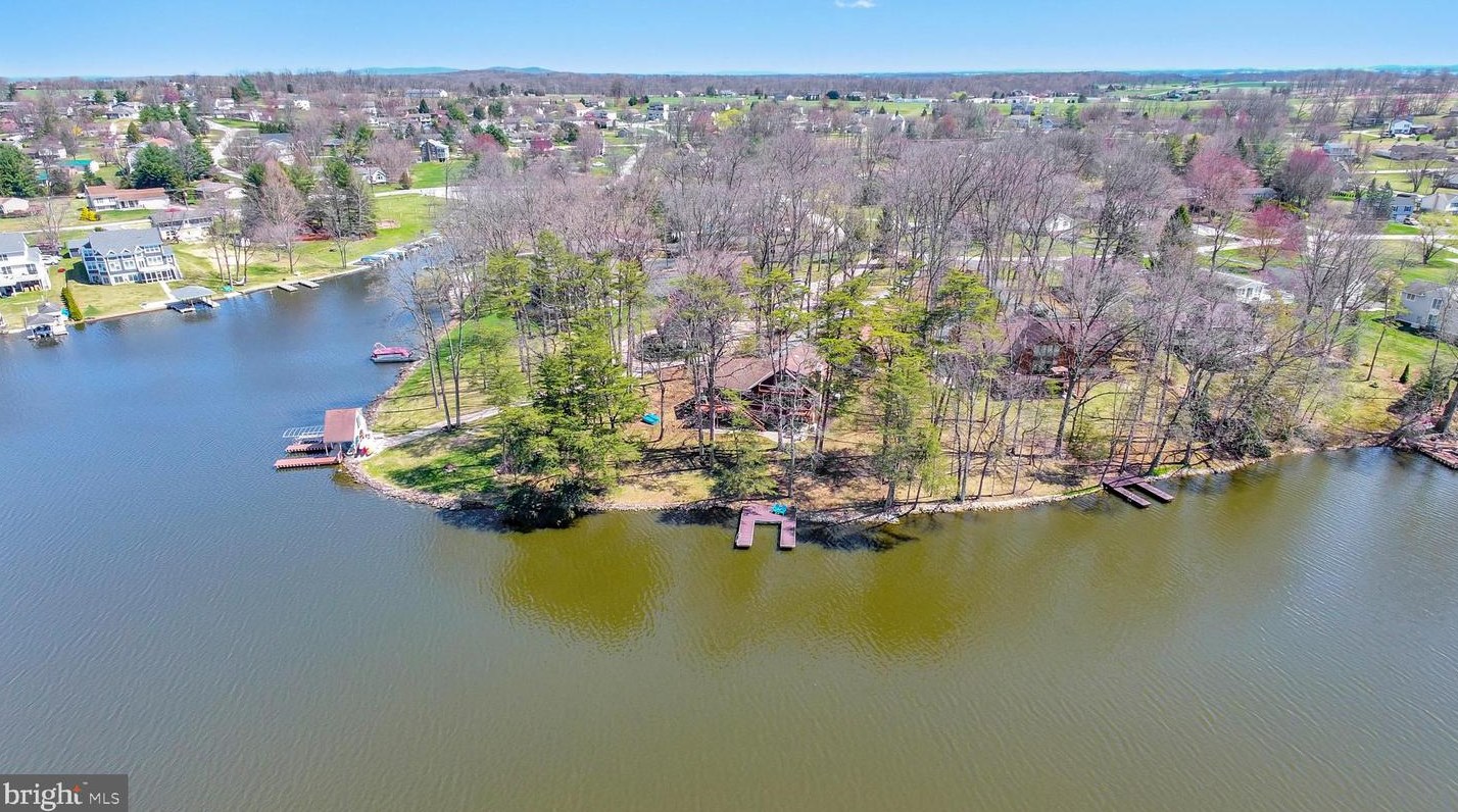 19 Bragg Dr, East Berlin PA  17316-9342 exterior