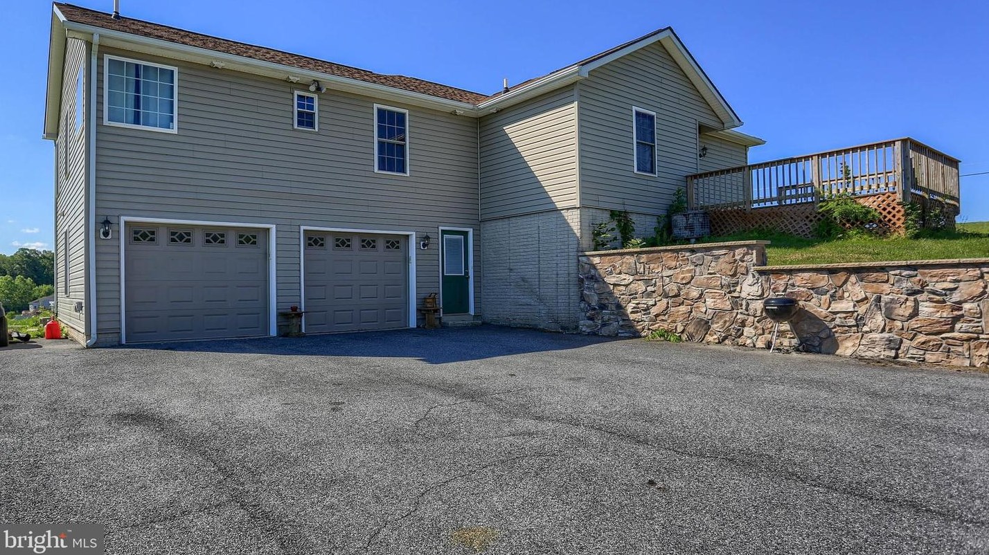 575 Middle Creek Rd, Charnita, PA 17320