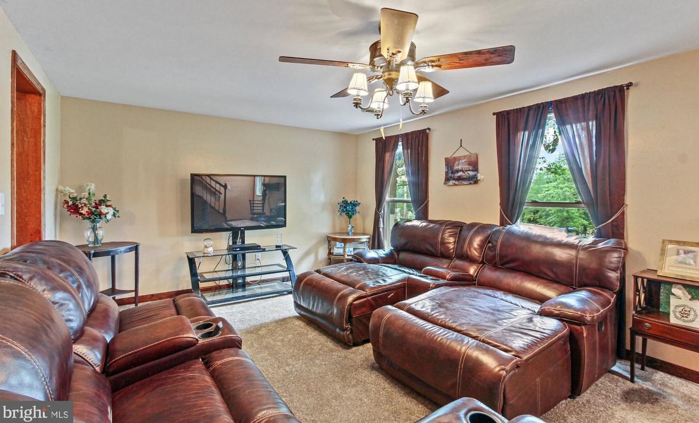 317 Lake Meade Dr, East Berlin PA  17316-9320 exterior