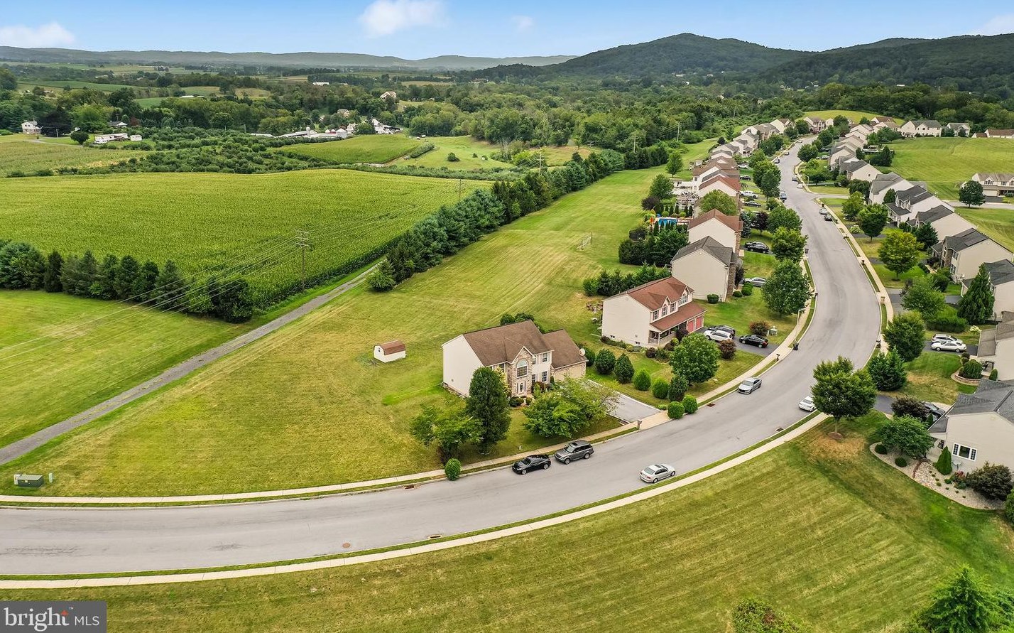 329 Buckhead Ln, Douglassville PA  19518-9628 exterior