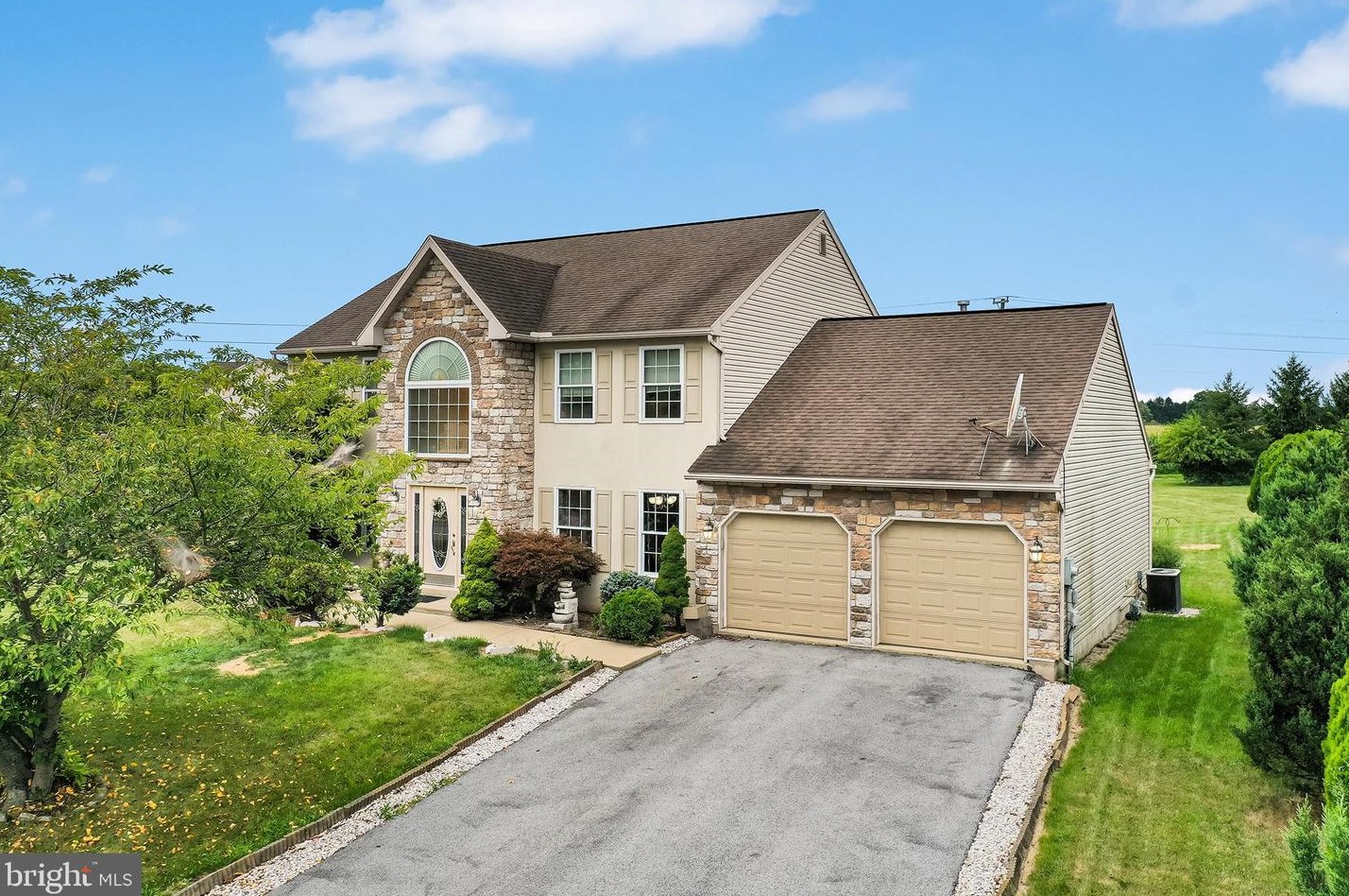 329 Buckhead Ln, Douglassville PA  19518-9628 exterior