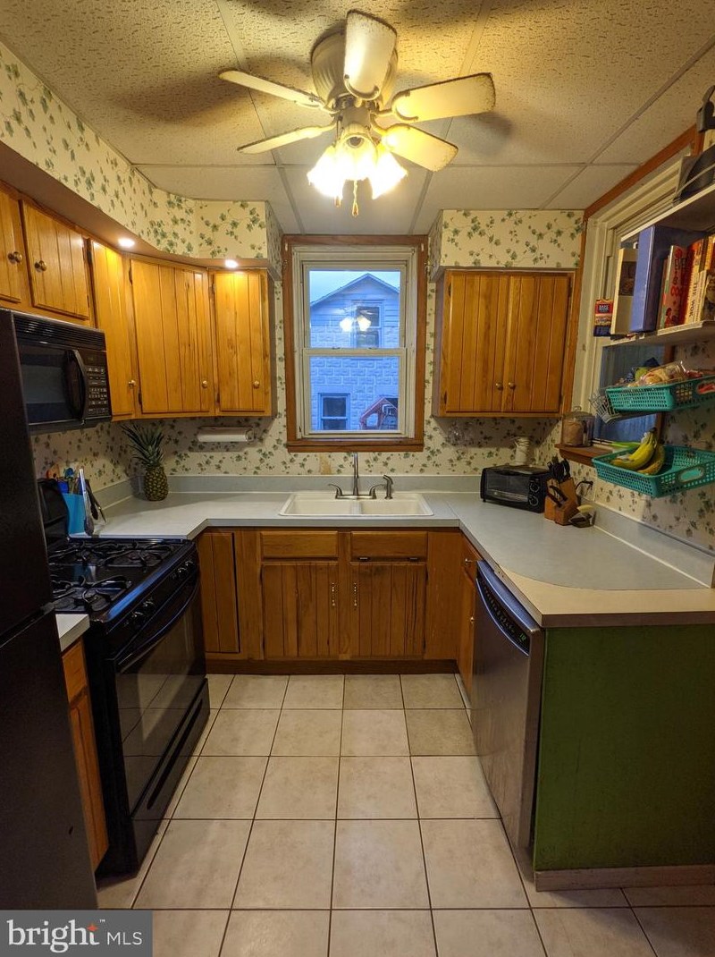 1611 Bennett St, Reading PA  19605-2740 exterior