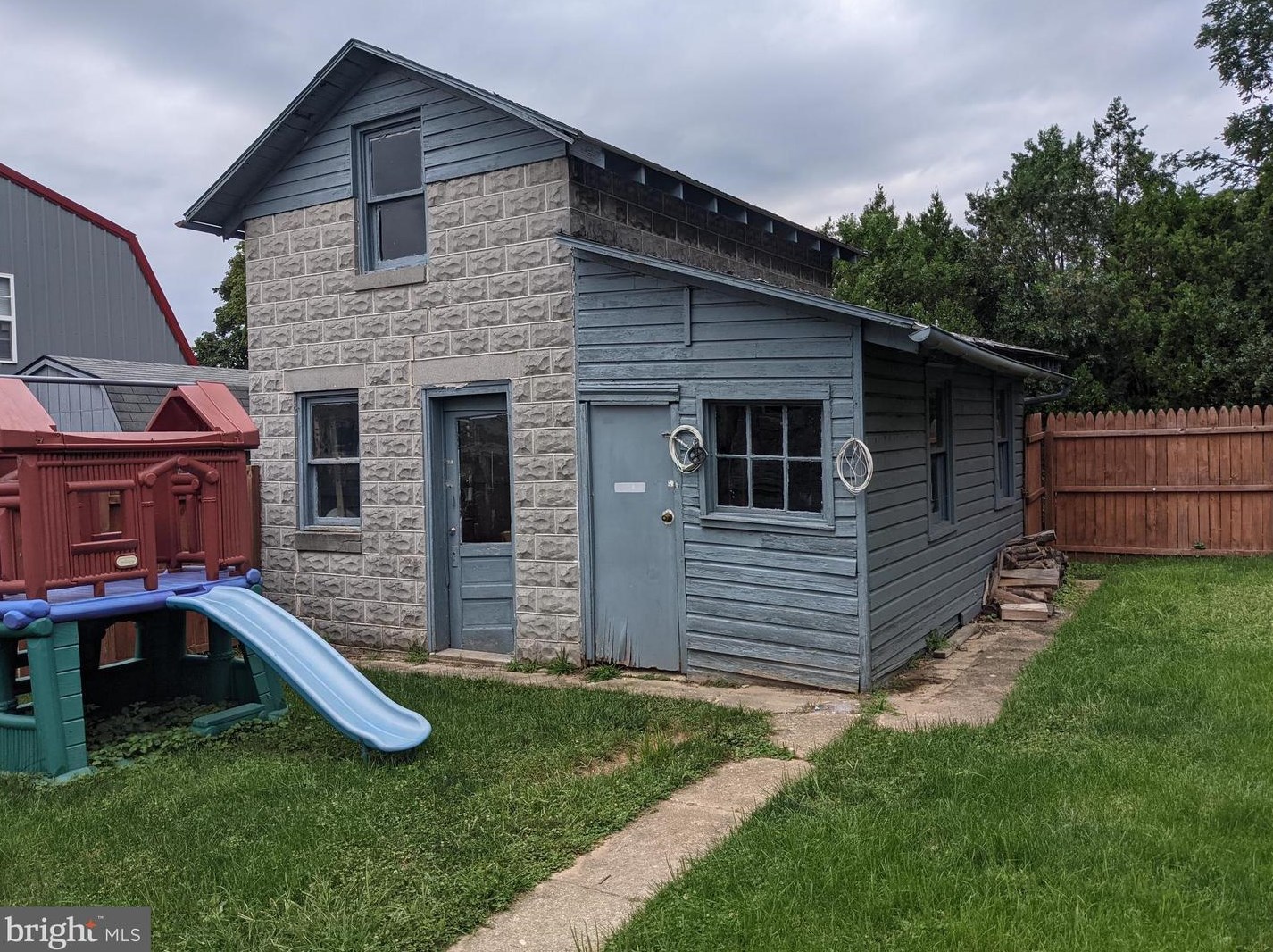 1611 Bennett St, Reading PA  19605-2740 exterior