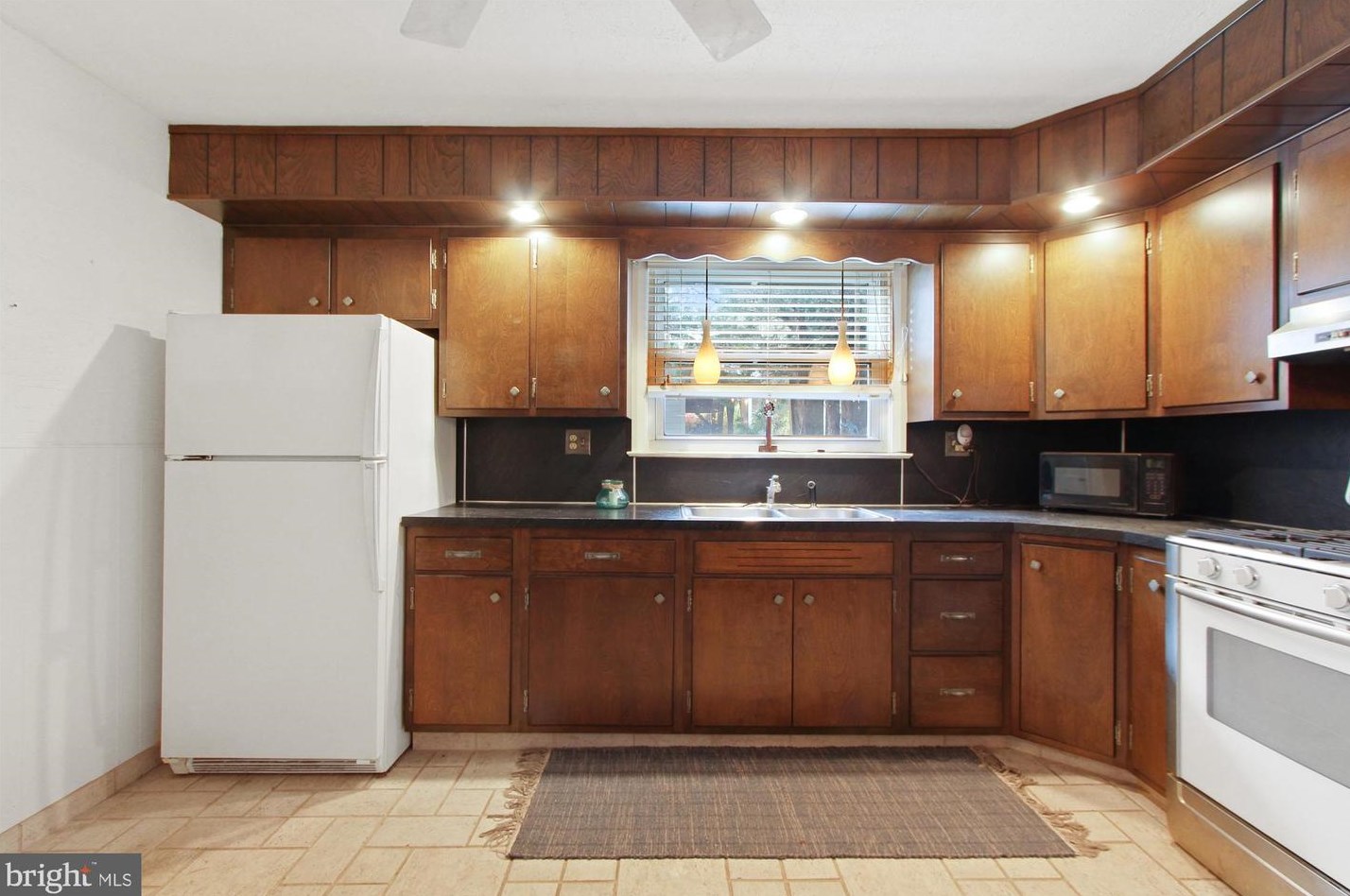 1126 Carsonia Ave, Reading PA  19606-1208 exterior