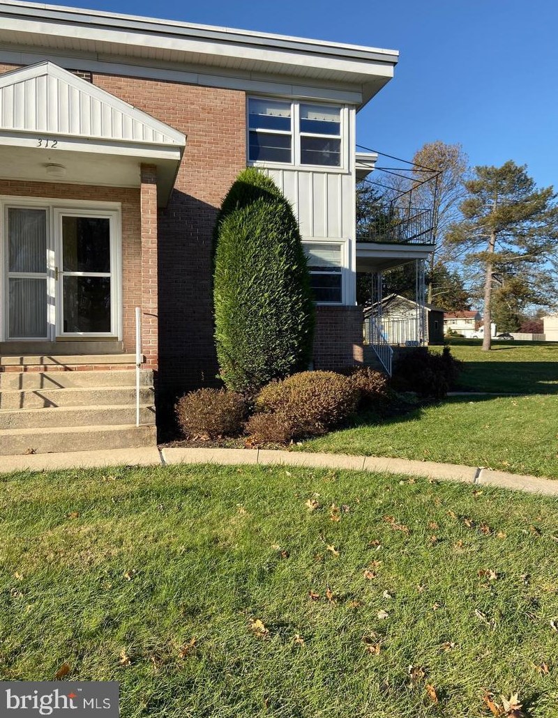 312 Brobst St, Reading PA  19607-1917 exterior