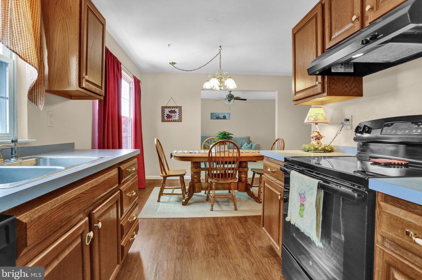 1007 Amity Cir, Reading PA  19605-3257 exterior