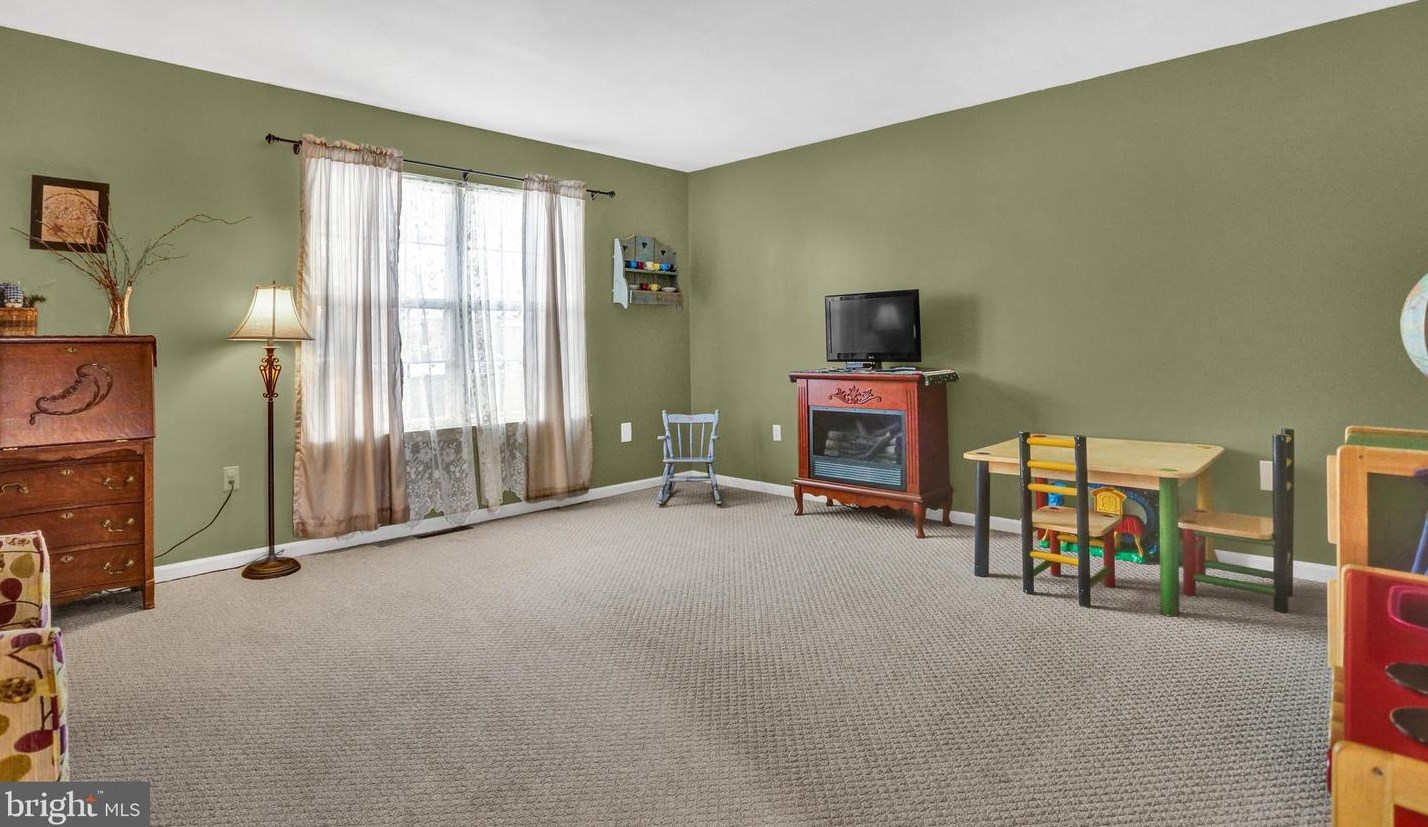 1007 Amity Cir, Reading PA  19605-3257 exterior