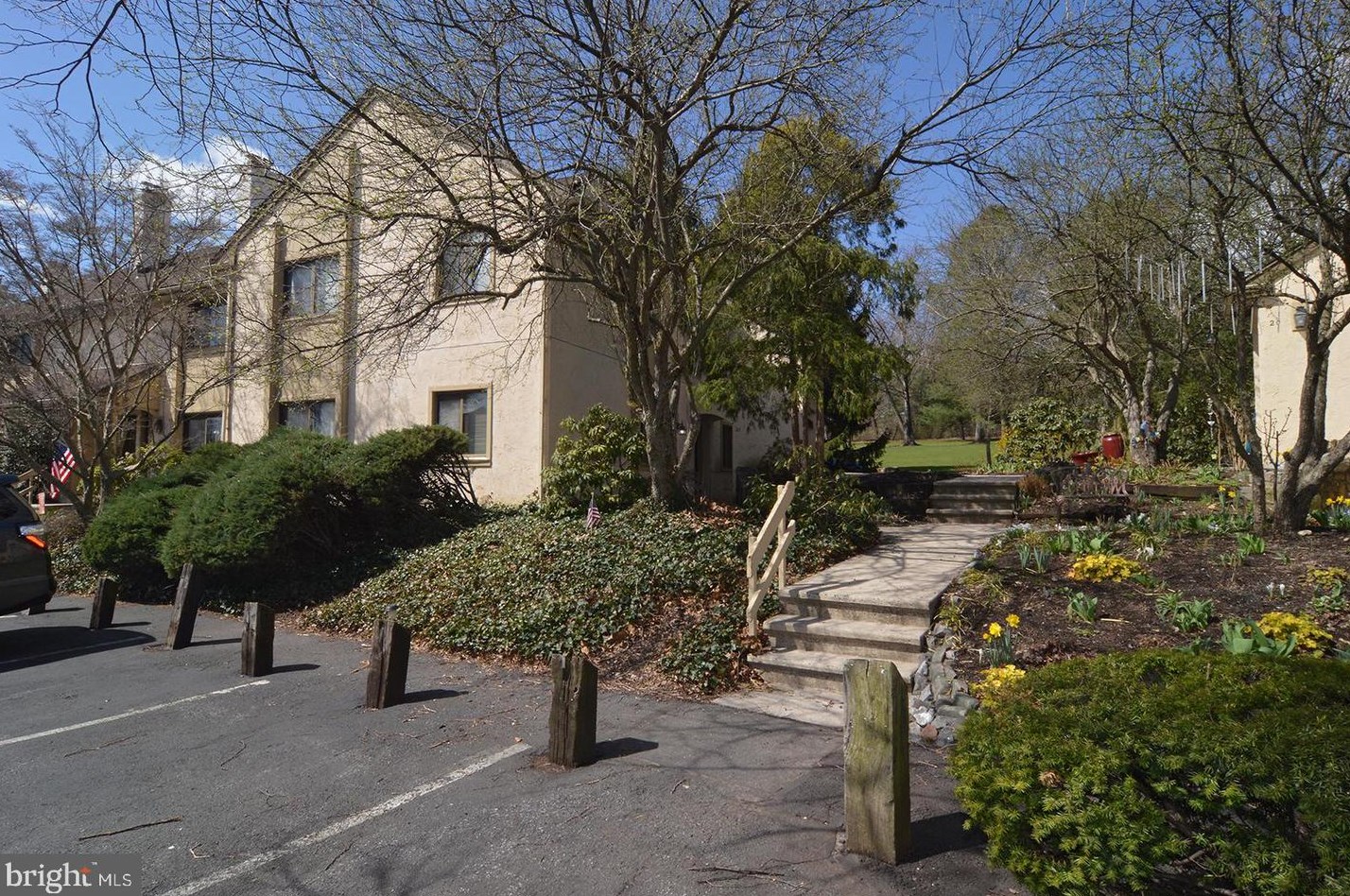 21 Muirfield Dr, Reading PA  19607-3349 exterior