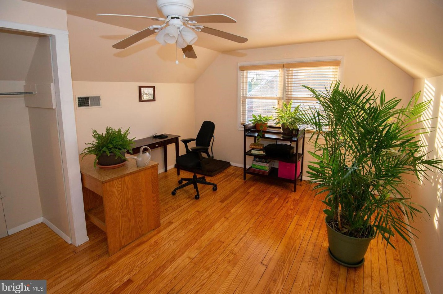 530 Dorchester Ave, Reading PA  19609-2323 exterior