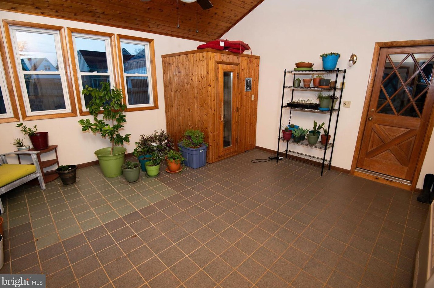 530 Dorchester Ave, Reading PA  19609-2323 exterior