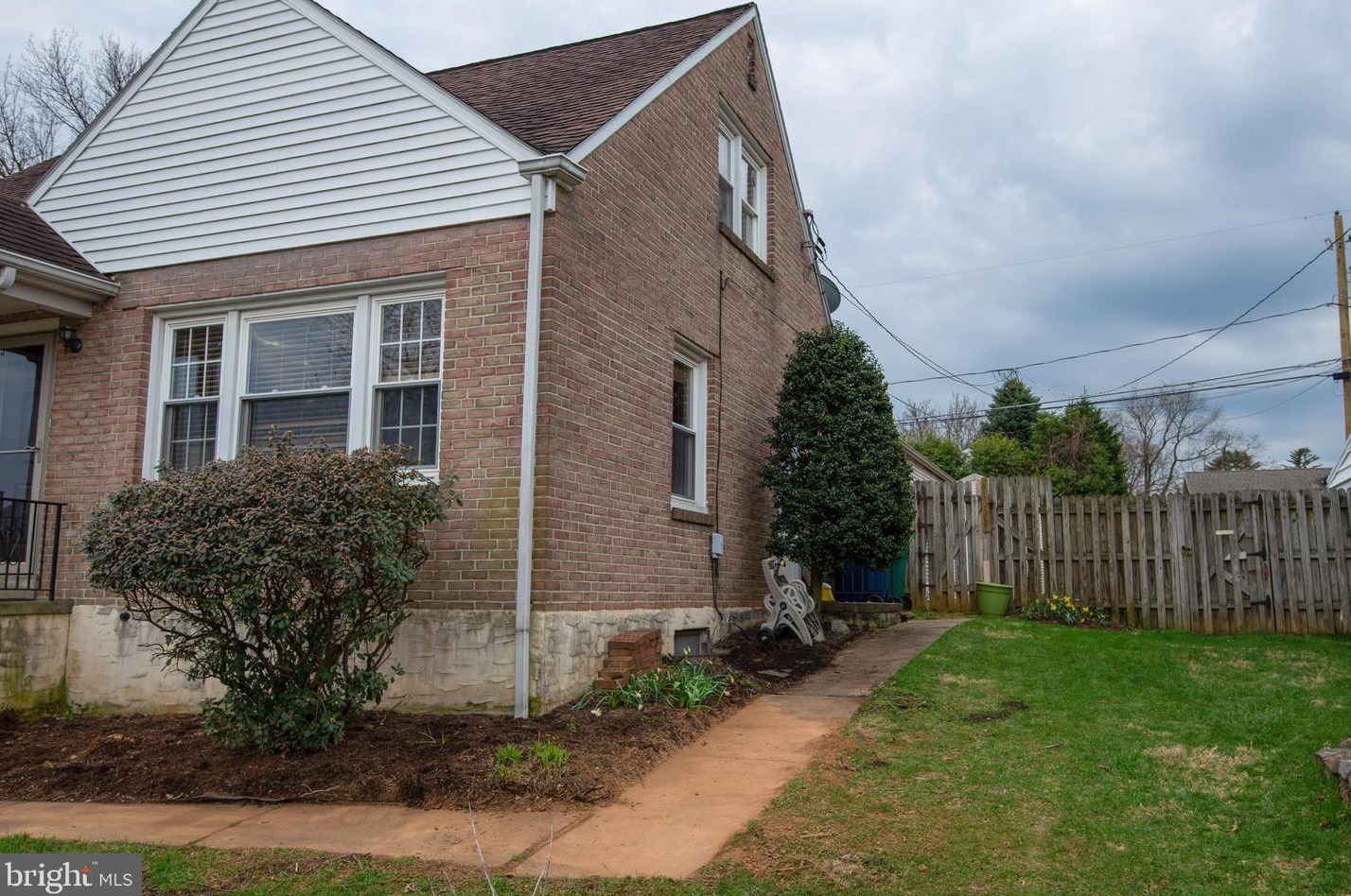 530 Dorchester Ave, Reading PA  19609-2323 exterior