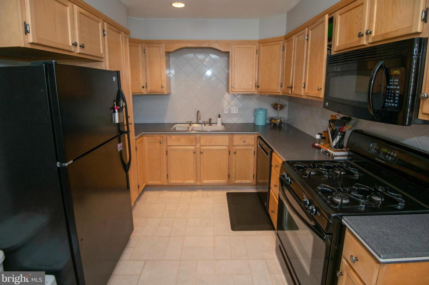 530 Dorchester Ave, Reading PA  19609-2323 exterior