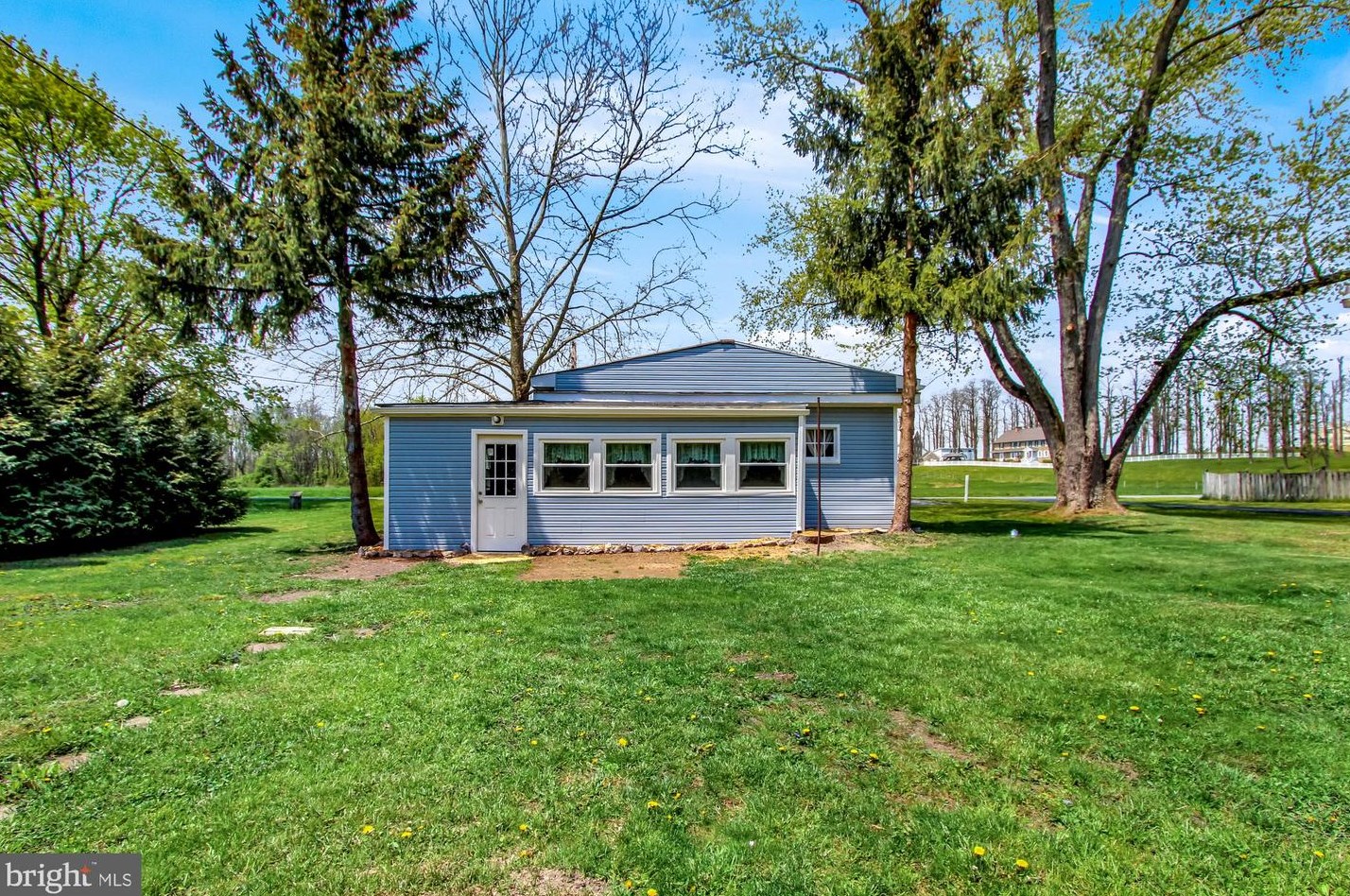 56 Amity Ave, Douglassville PA  19518-8963 exterior