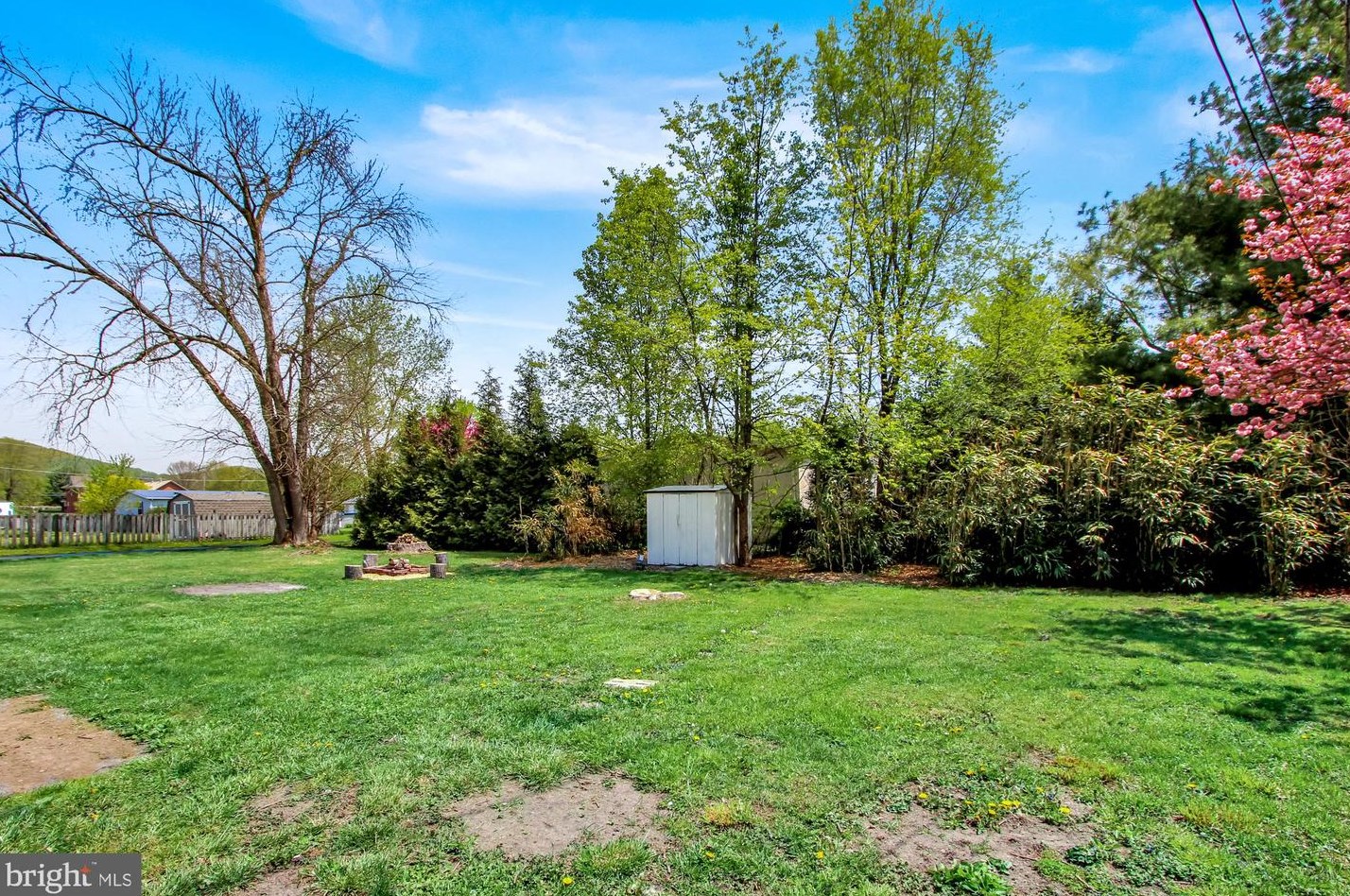 56 Amity Ave, Douglassville PA  19518-8963 exterior