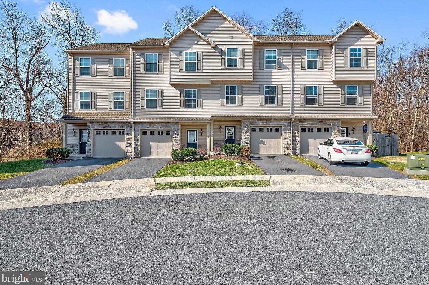 49 Crooked Dr, West Enola, PA 17025