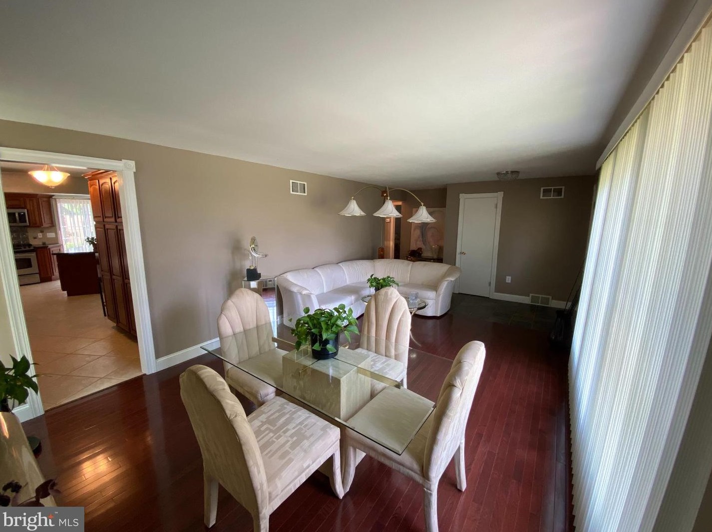 14 Hunter Ln, Camp Hill, PA 17011