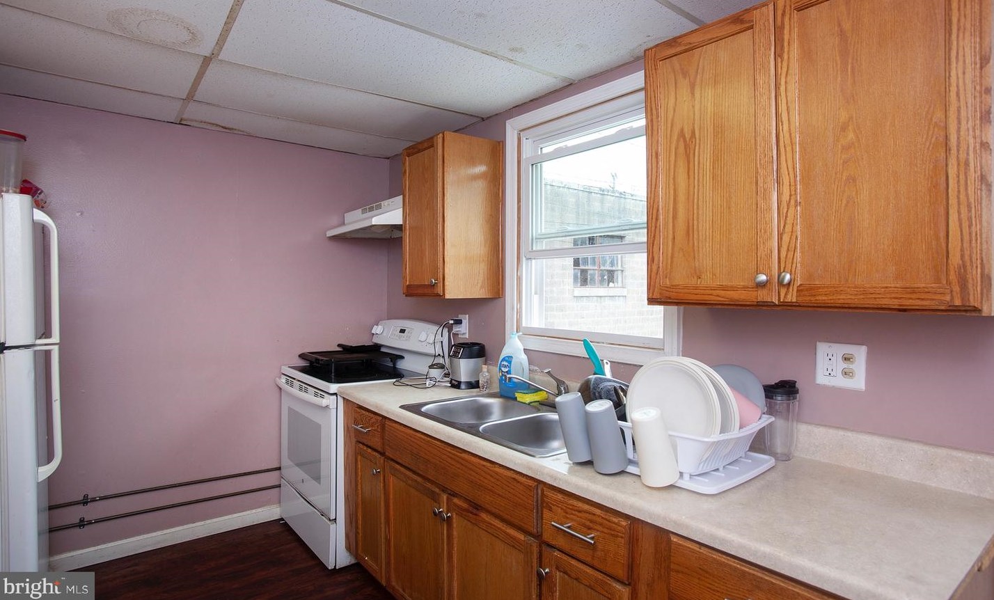 2014 Derry St, Harrisburg PA  17104-2301 exterior