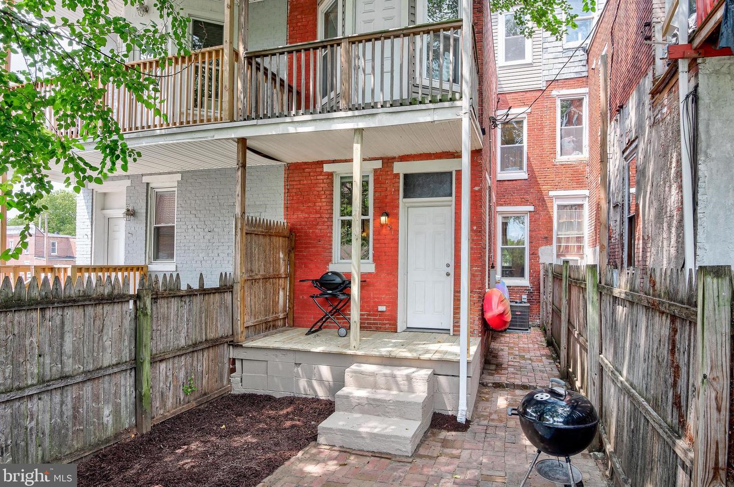431 Harris St, Harrisburg PA  17102-1661 exterior