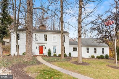 4724 Laurel Drive - Photo 1