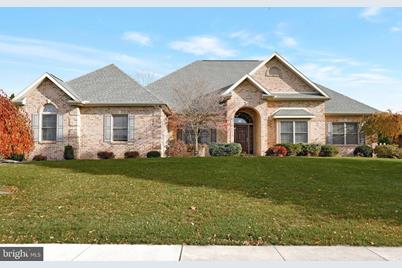 225 Phoenix Drive - Photo 1