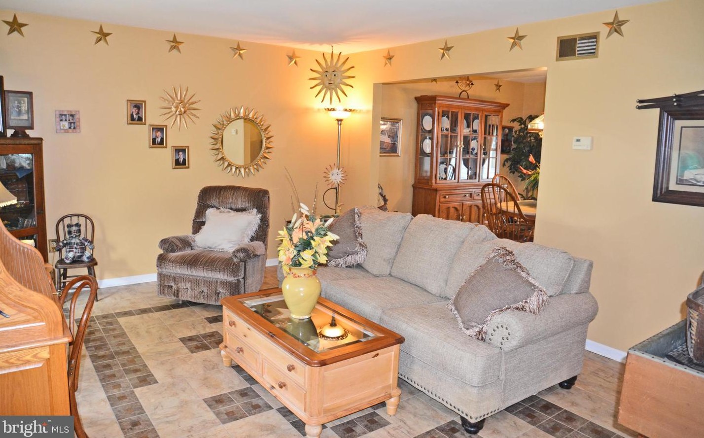 281 Northridge Dr, Landisville PA  17538-1046 exterior