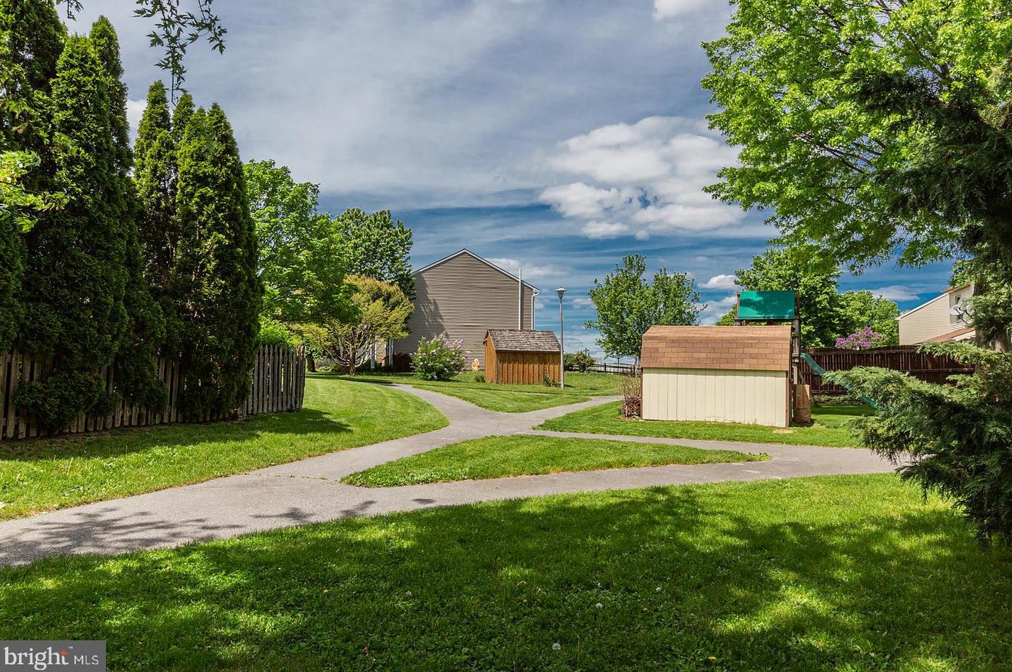 2309 Morris Dr, East Petersburg PA  17520-1057 exterior
