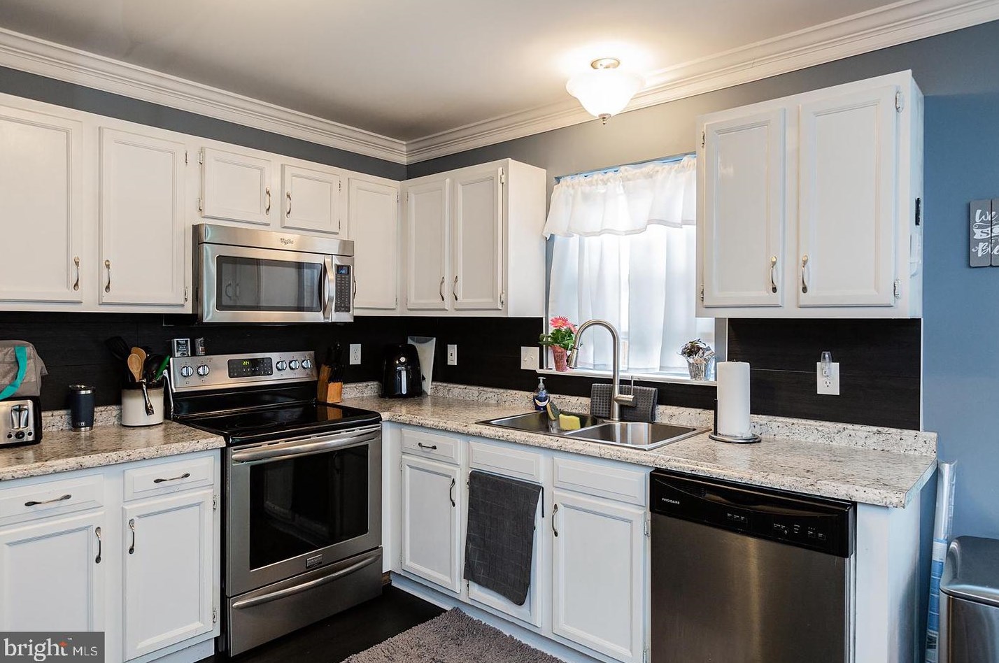 2309 Morris Dr, East Petersburg PA  17520-1057 exterior