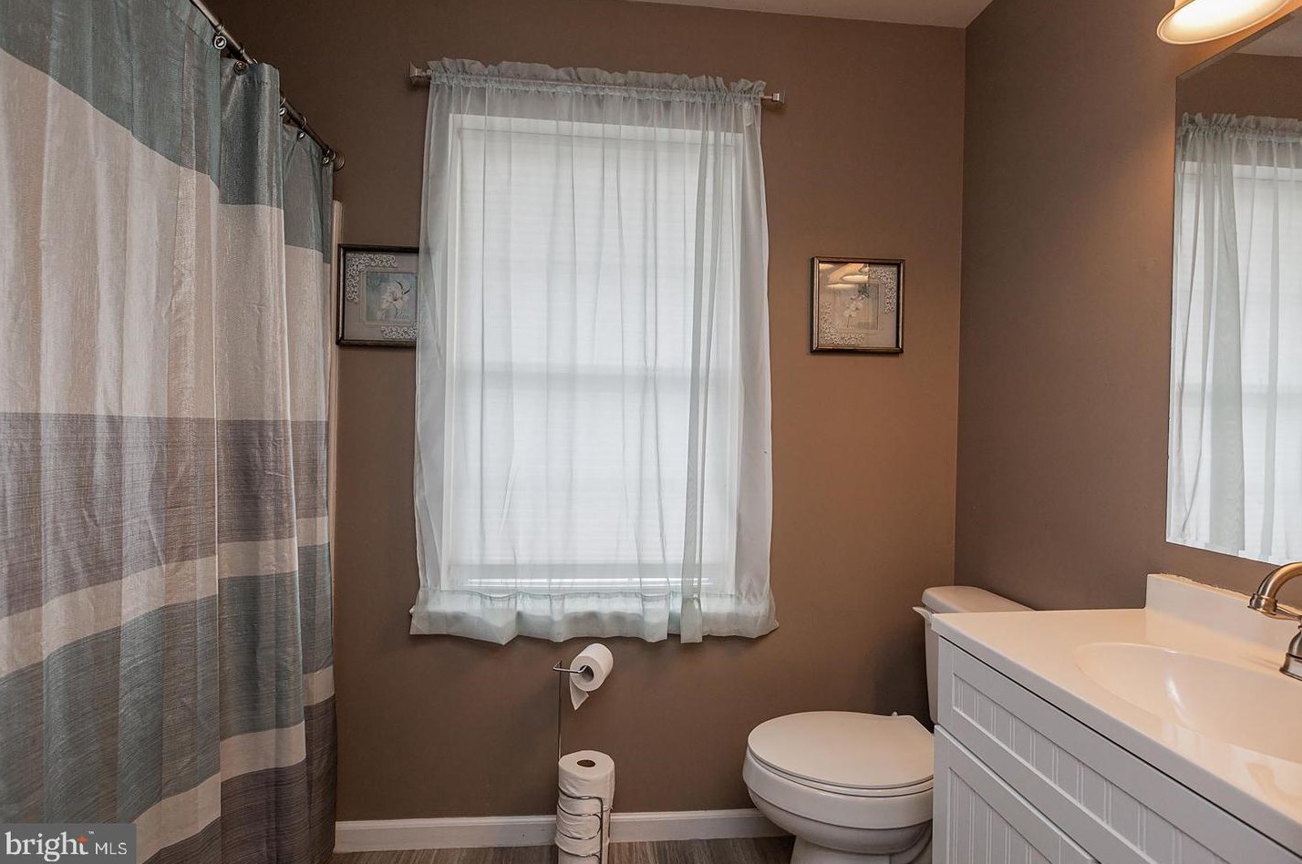 2309 Morris Dr, East Petersburg PA  17520-1057 exterior
