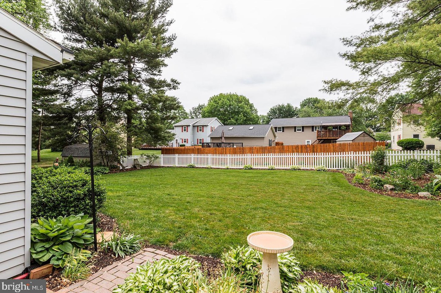 1524 English Brook Dr, Landisville PA  17538-1349 exterior