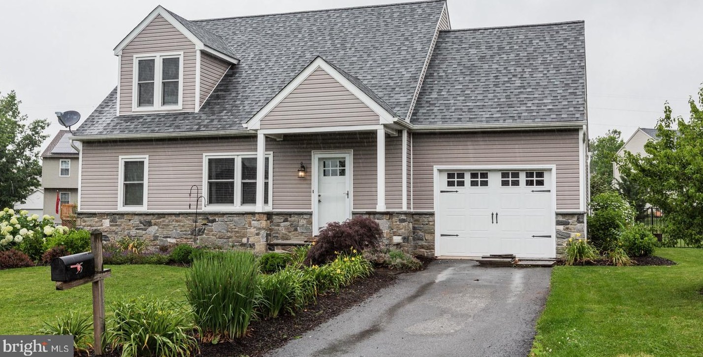 35 Pheasant Ln, Swartzville, PA 17569