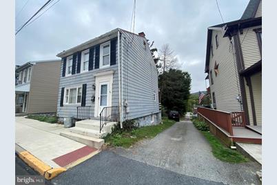 649 E Market Street - Photo 1