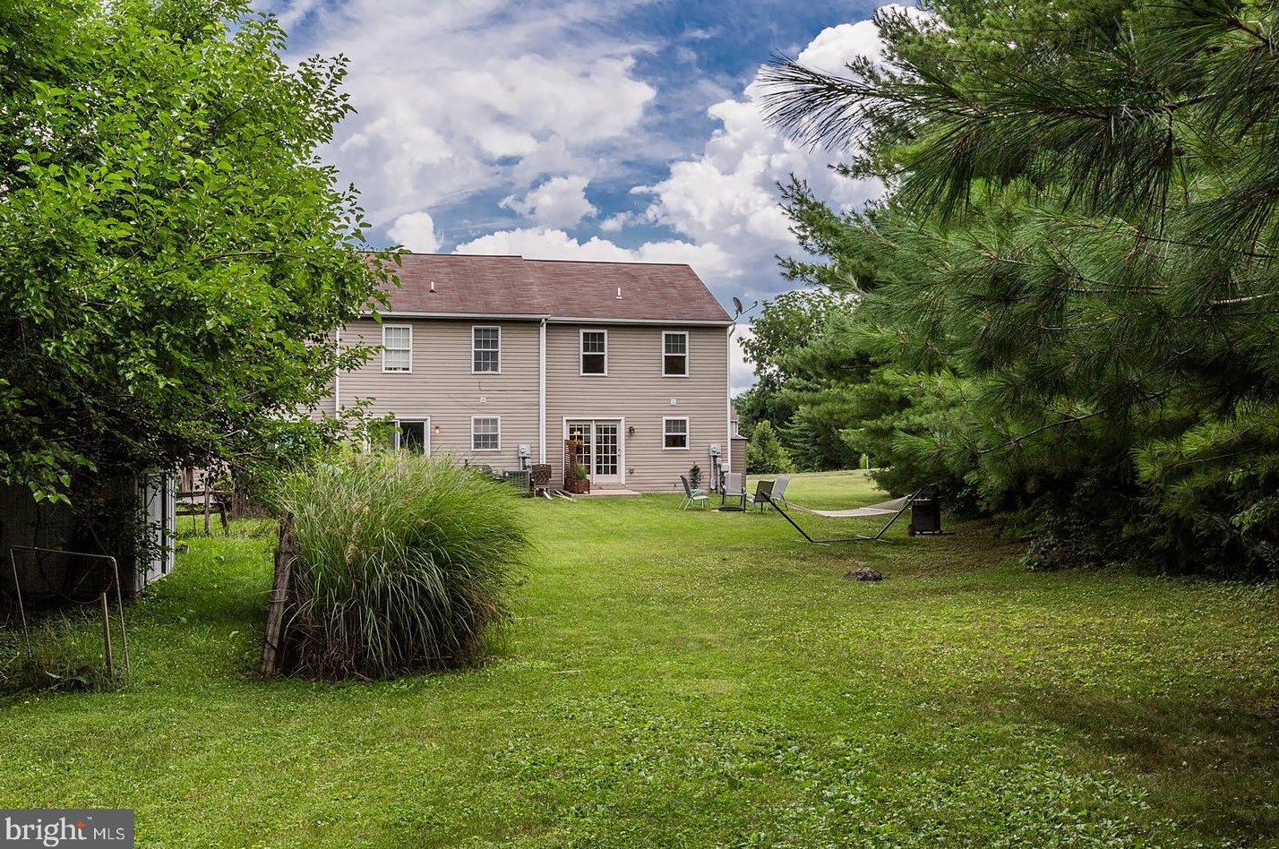2473 Franklin Dr, East Petersburg PA  17520-1062 exterior