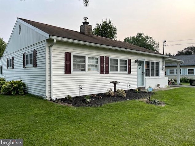 2560 Valley Rd, East Petersburg PA  17520-1261 exterior