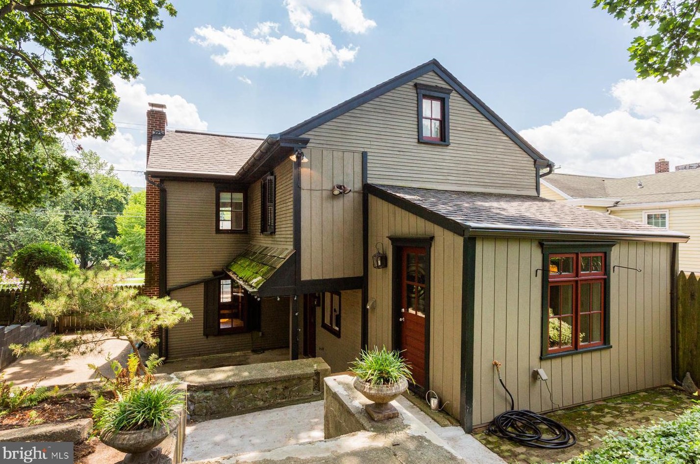 466 Market St, Marietta PA 17547-1608 exterior