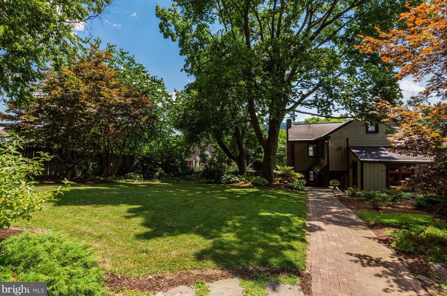 466 Market St, Marietta PA 17547-1608 exterior