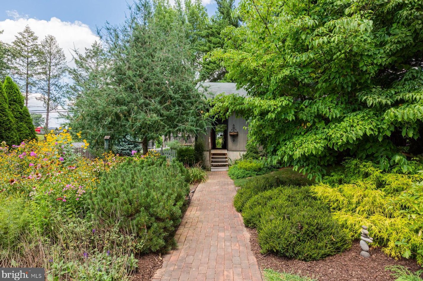 466 Market St, Marietta PA 17547-1608 exterior