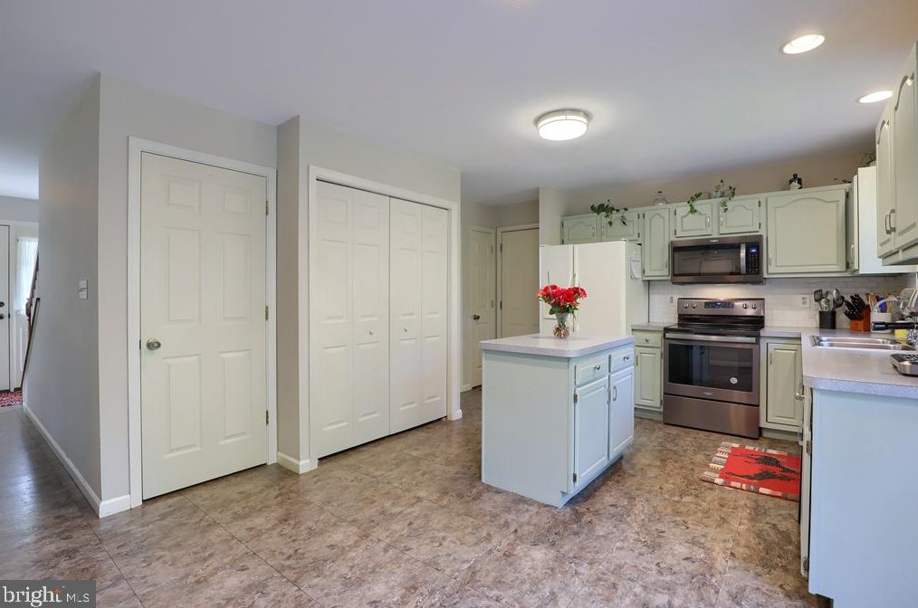 13 Apache Ln, Willow PA  17584-9756 exterior