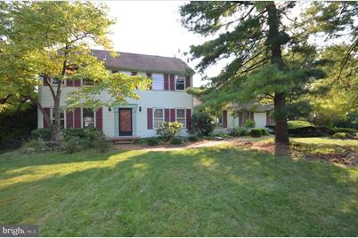 2802 Evergreen Circle - Photo 1