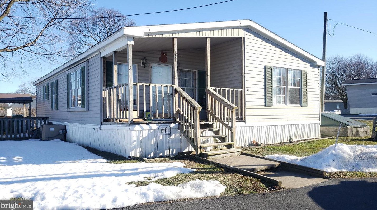 23 Green Acres Trailer Ct, Lebanon PA 17046-9222 exterior