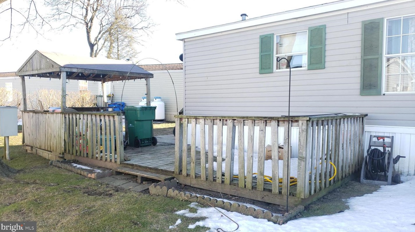 23 Green Acres Trailer Ct, Lebanon PA 17046-9222 exterior