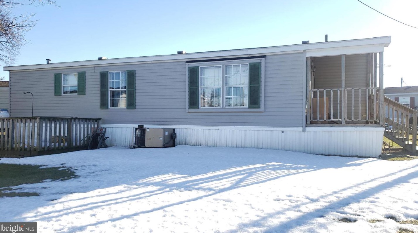 23 Green Acres Trailer Ct, Lebanon PA 17046-9222 exterior