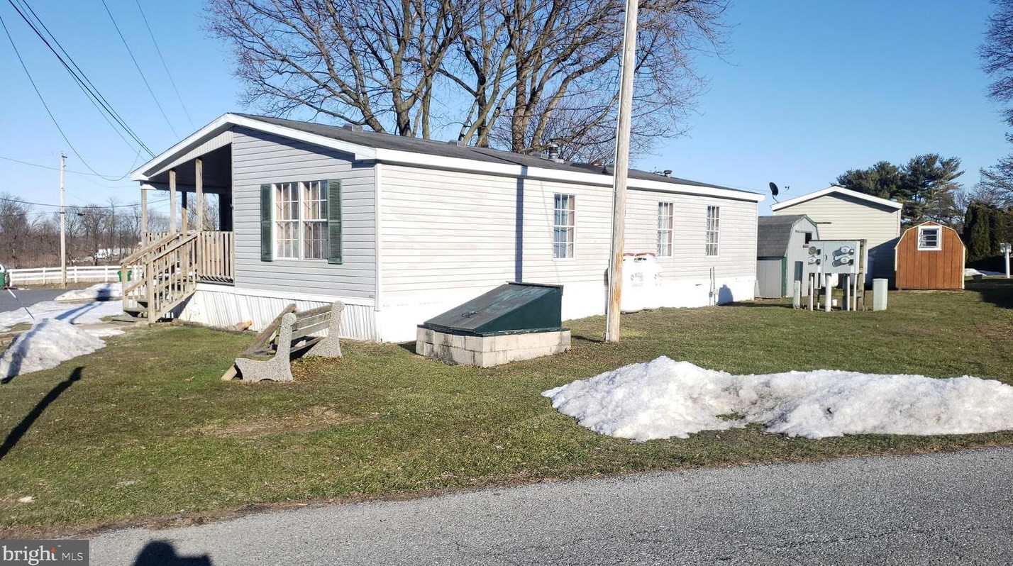 23 Green Acres Trailer Ct, Lebanon PA 17046-9222 exterior