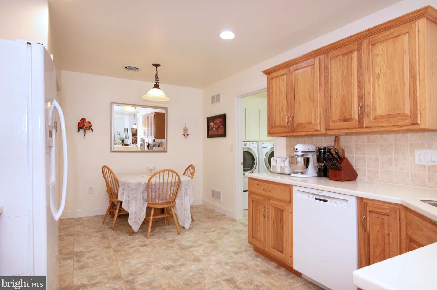 1047 English Dr, Lebanon PA  17042-9267 exterior