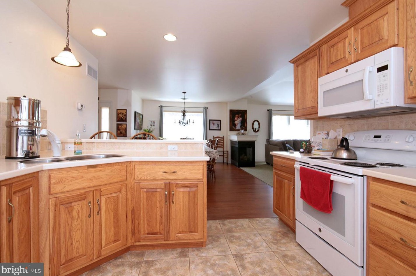 1047 English Dr, Lebanon PA  17042-9267 exterior