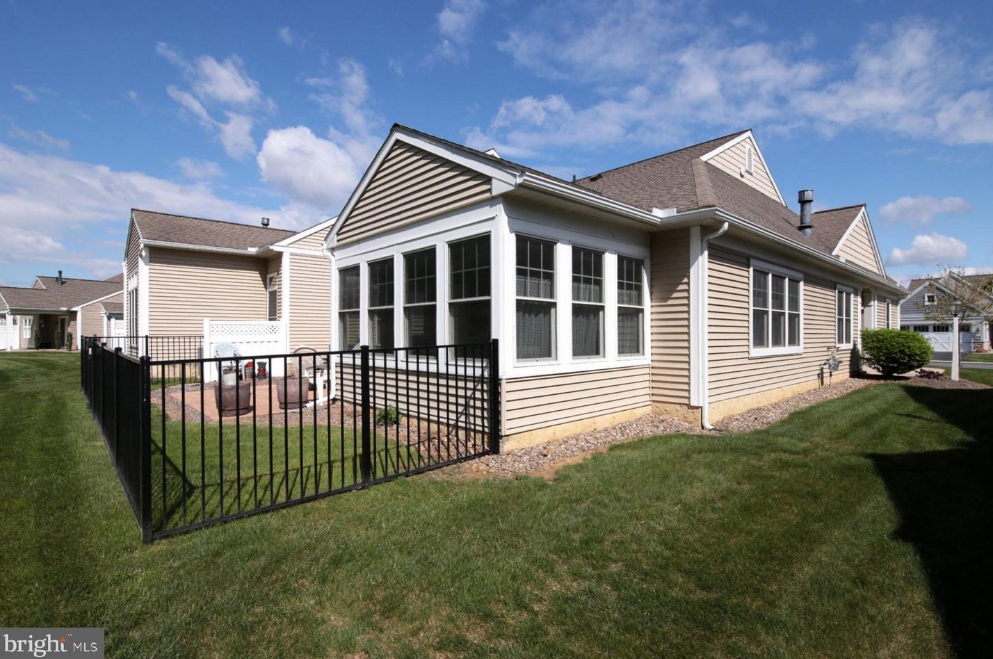 1047 English Dr, Lebanon PA  17042-9267 exterior