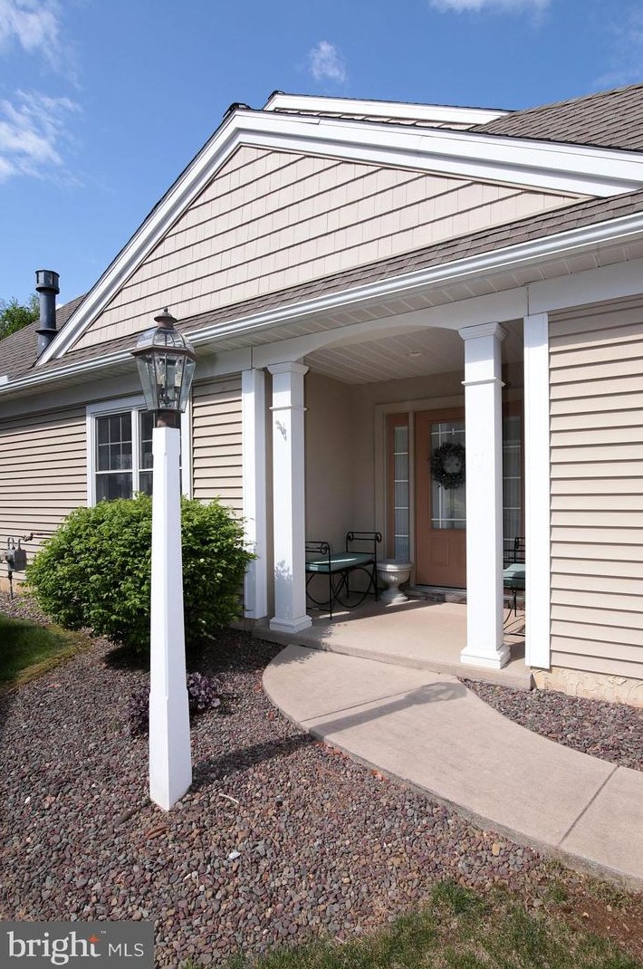 1047 English Dr, Lebanon PA  17042-9267 exterior