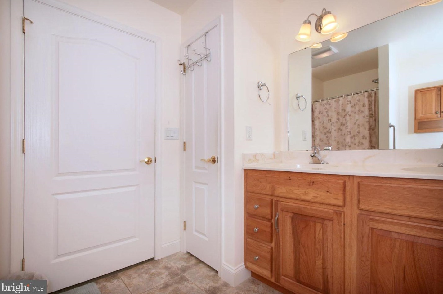 1047 English Dr, Lebanon PA  17042-9267 exterior